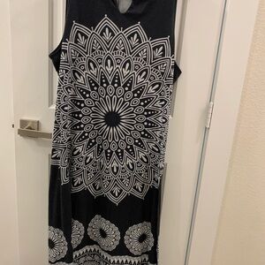 Black and White Sleeveless Mandala Dress